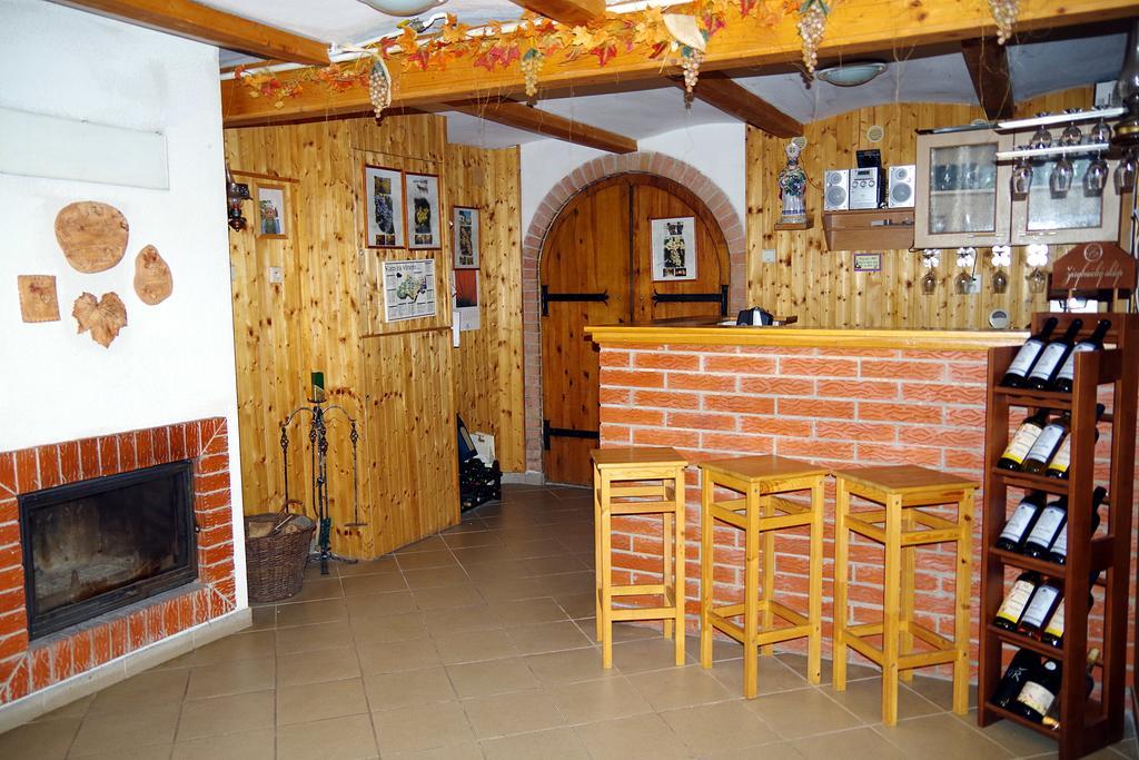 Sklep U Veselych Apartment Mutěnice Екстериор снимка
