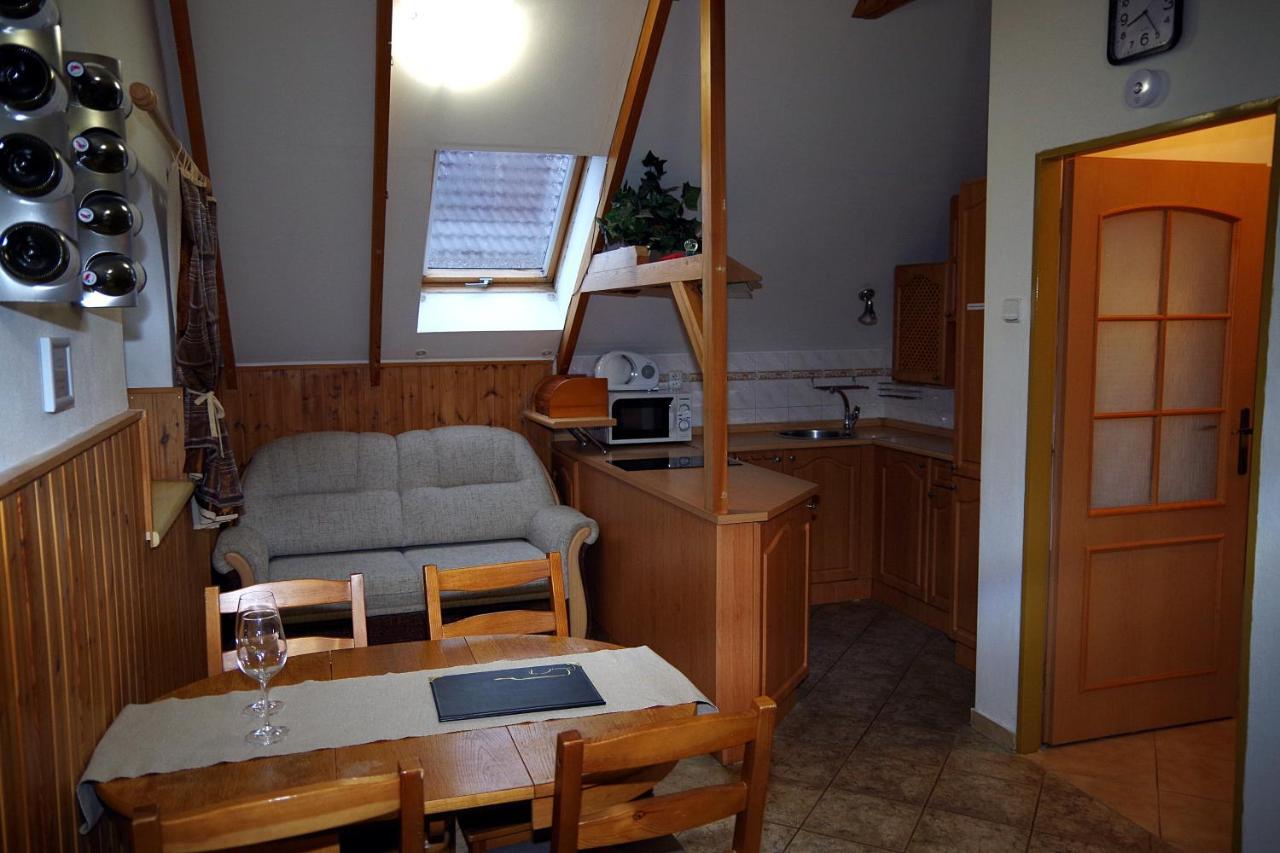 Sklep U Veselych Apartment Mutěnice Екстериор снимка