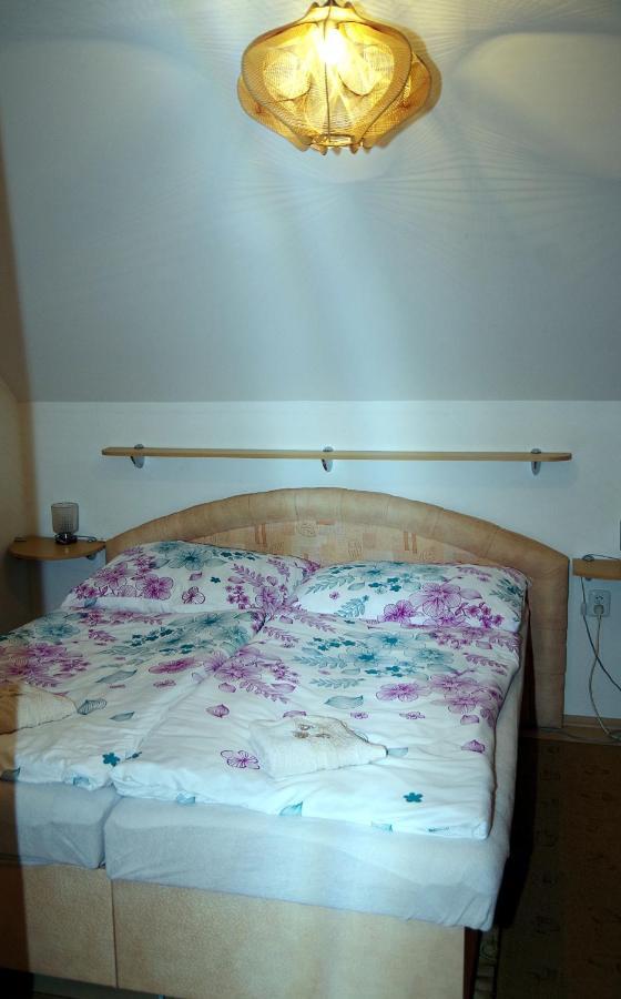 Sklep U Veselych Apartment Mutěnice Екстериор снимка