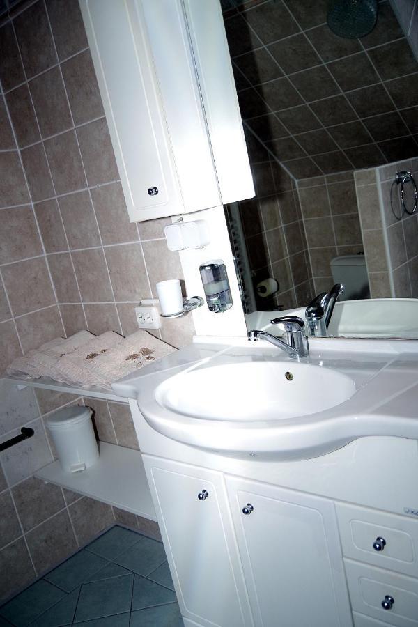 Sklep U Veselych Apartment Mutěnice Екстериор снимка