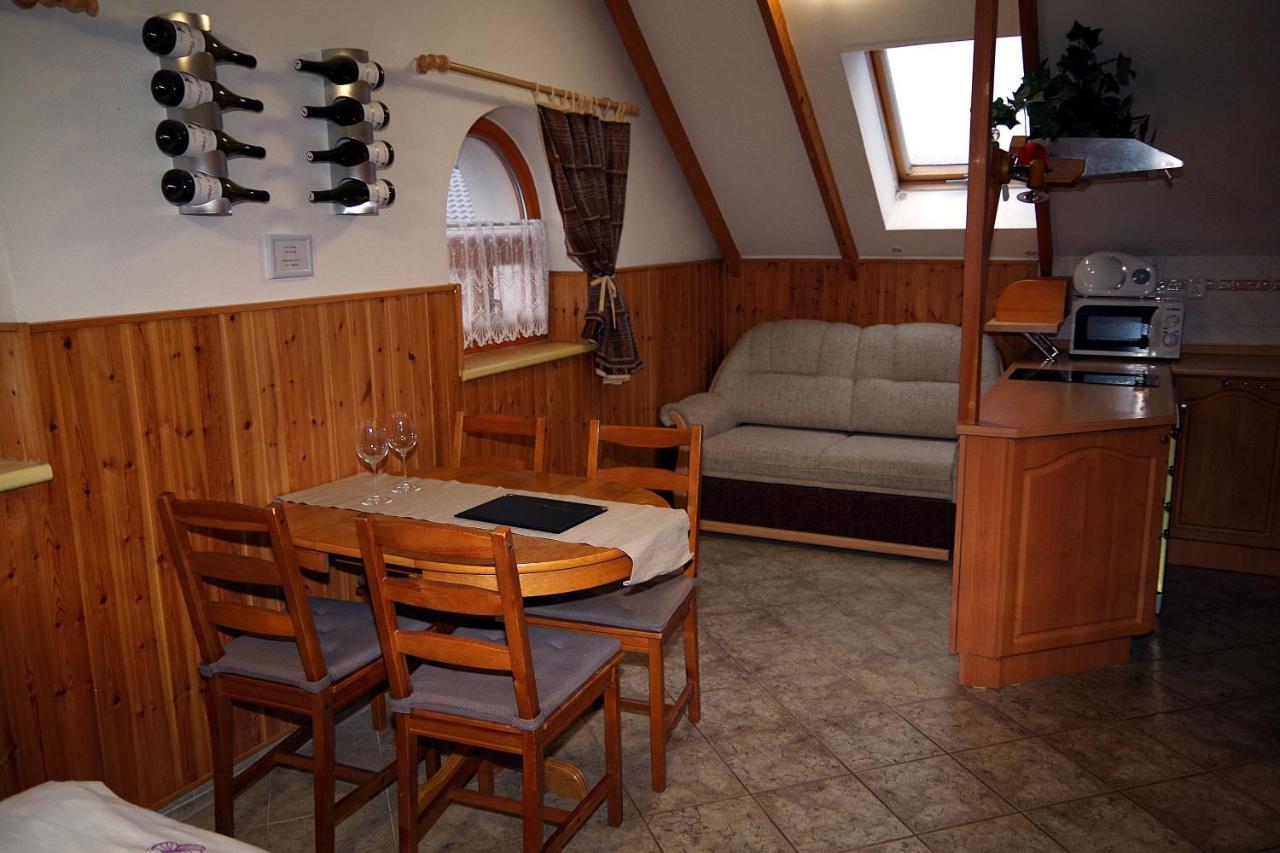 Sklep U Veselych Apartment Mutěnice Екстериор снимка
