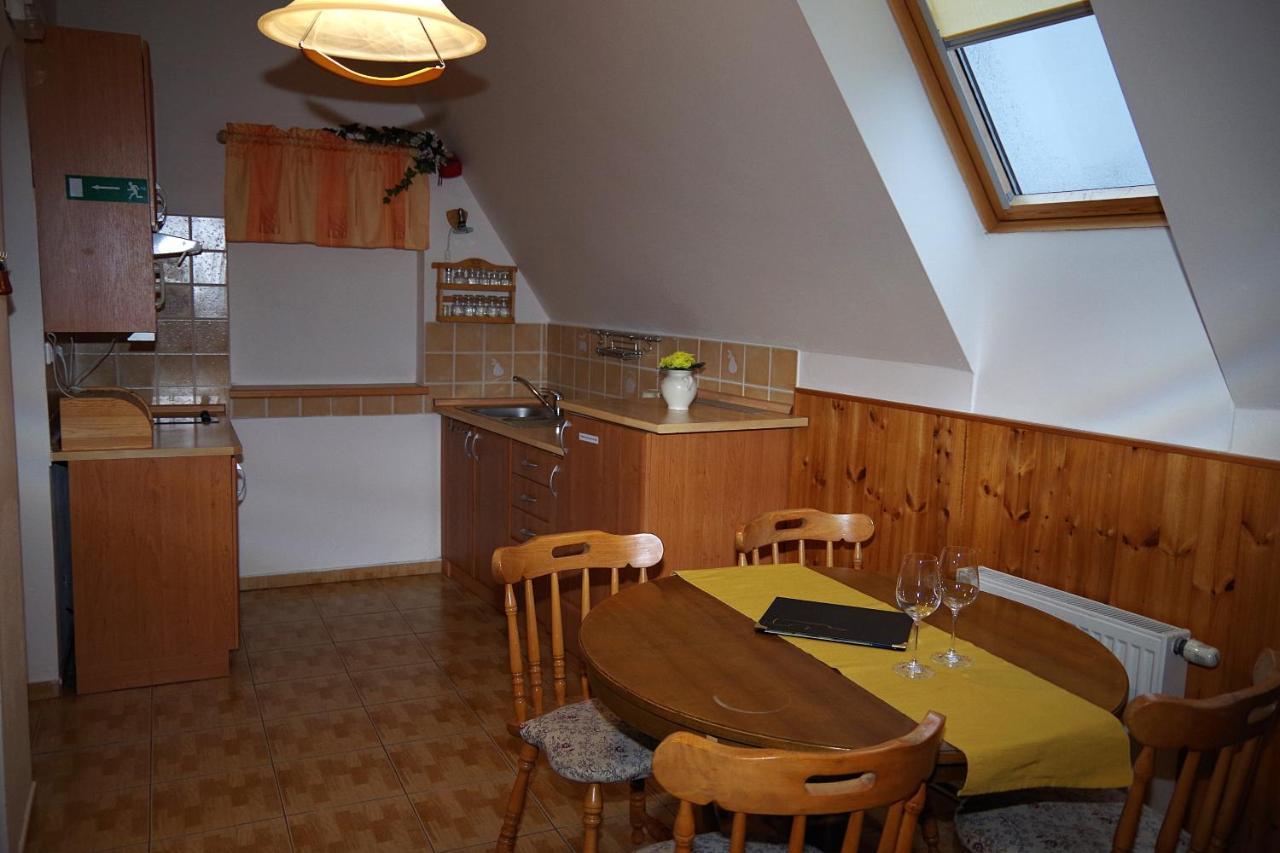 Sklep U Veselych Apartment Mutěnice Екстериор снимка