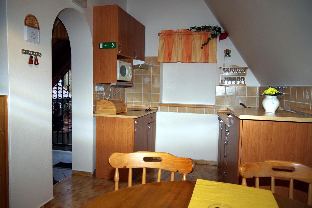 Sklep U Veselych Apartment Mutěnice Екстериор снимка