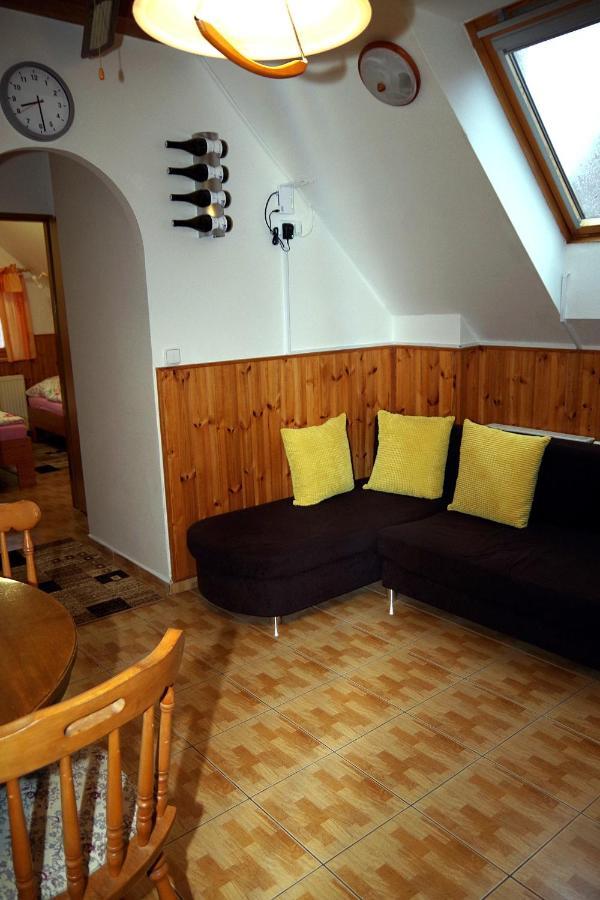 Sklep U Veselych Apartment Mutěnice Екстериор снимка